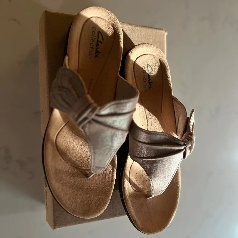 NWT Clarks Taupe Metallic Laurieann Rae Flat Sandal - Picture 9 of 13